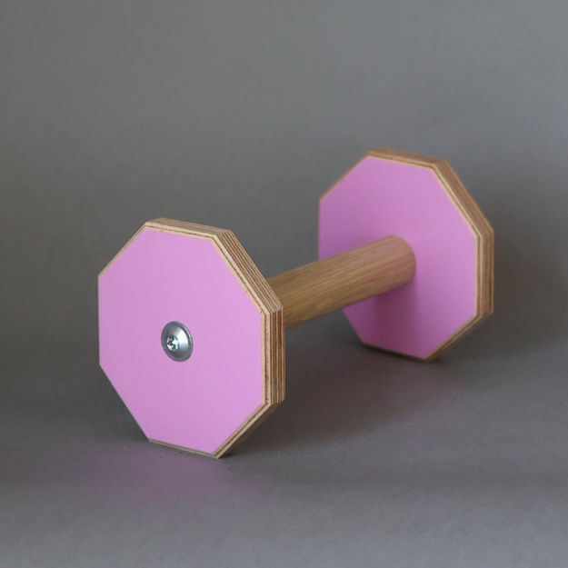 Ljuslila lydnadsapport i trä