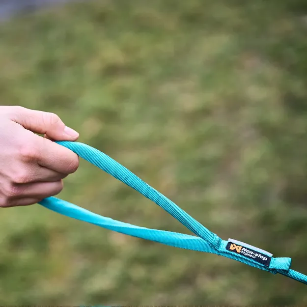 Kopplet har ett vadderat handtag.