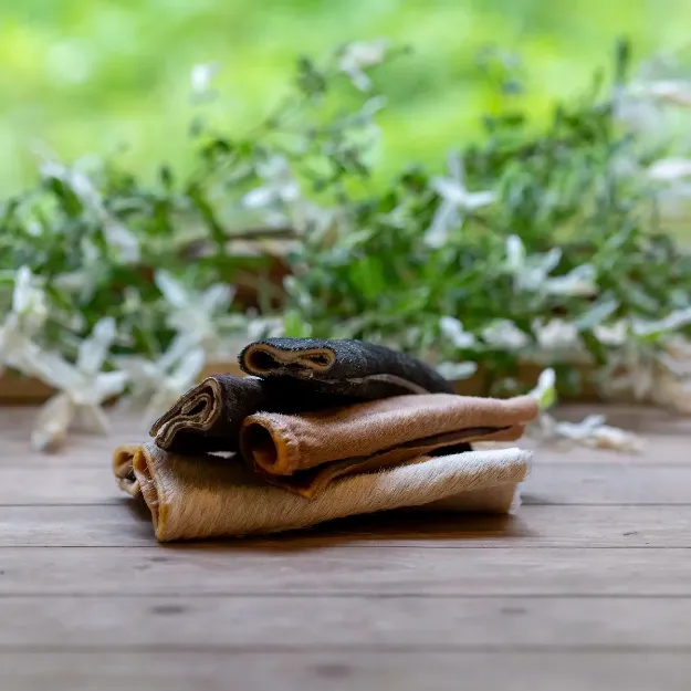 Tuggbenet av nöt från Njord har håret kvar. Det är rullat så att håret är på utsidan.