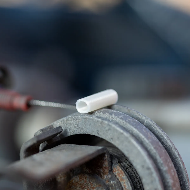 Dofthållare till nose work som inte är större än ett sugrör.