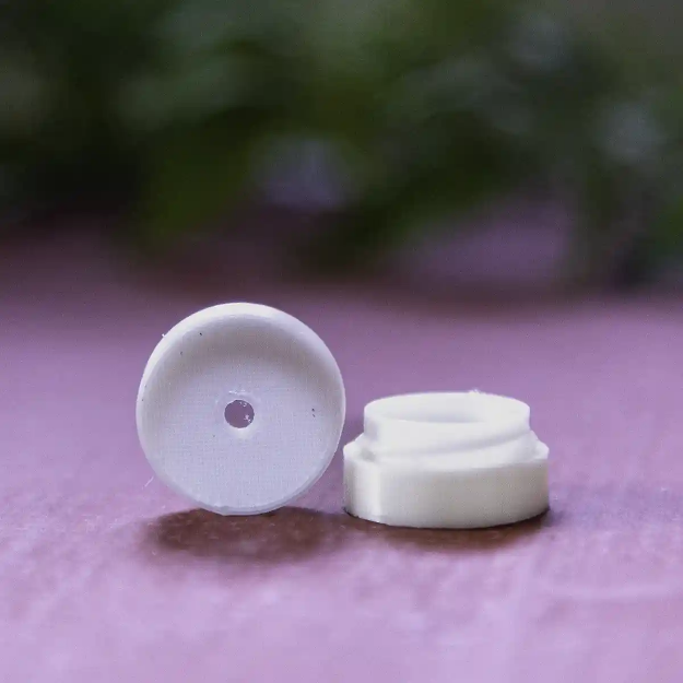 Dofthållare till Nose work med ett litet hål i mitten. SOLO