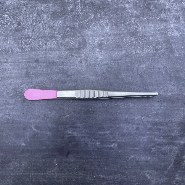 Bild på Rosa Pincett till nose work och specialsök