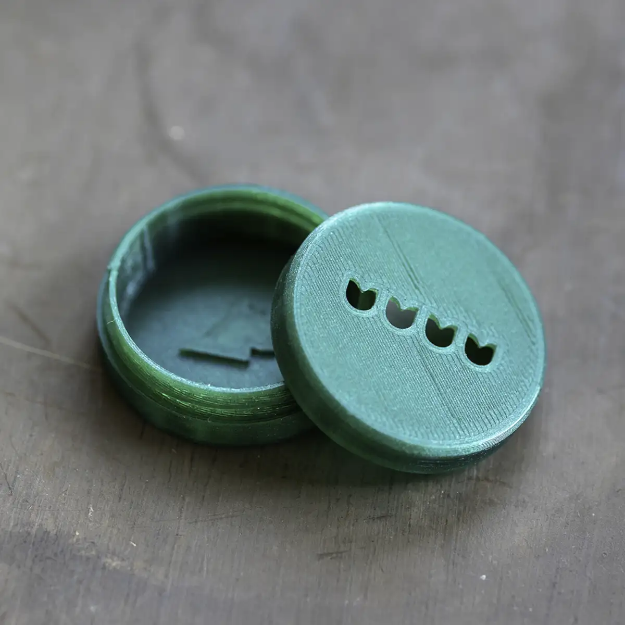 Dofthållare till NoseWork. Hål i form av fyra tulpaner.