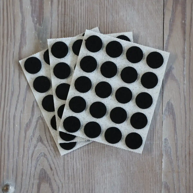 Svarta klassiska möbeltassar till Nosework.