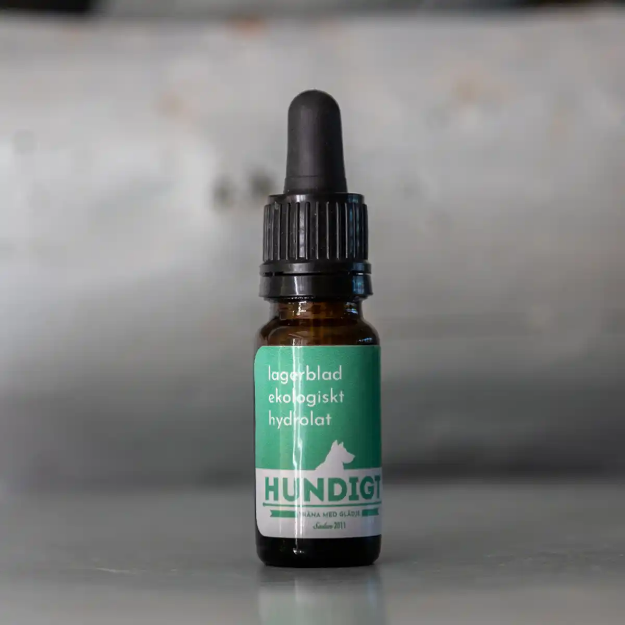 Lagerbladshydrolat från Crearome i brun flaska med pipett.