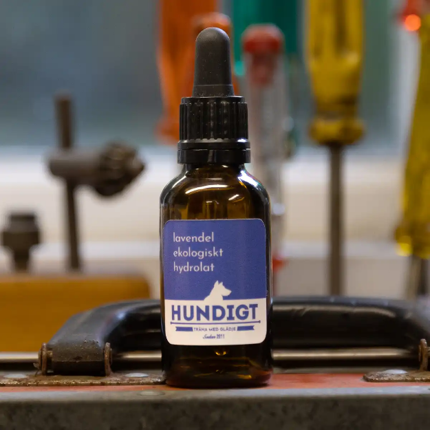 Ekologiskt lavedel hydrolat till nose work från Crearome i 30 ml brun flaska med pipett.